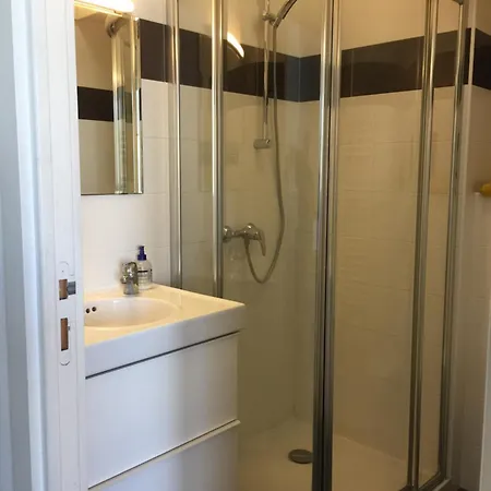 Lumineux Dernier Etage Avec Terrasse, Proche アパート *